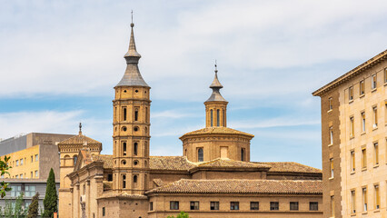 Obraz premium Church of San Juan de los Panetes with its leaning stone tower that seems to fall, Zaragoza, Spain.