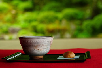 抹茶と和菓子、お寺と日本庭園