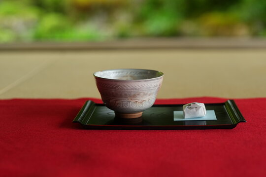 抹茶と和菓子、お寺と日本庭園