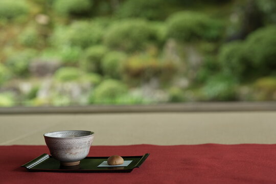 抹茶と和菓子、お寺と日本庭園
