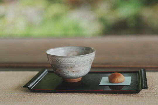 抹茶と和菓子、お寺と日本庭園