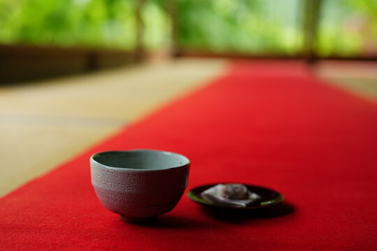 抹茶と和菓子、お寺と日本庭園