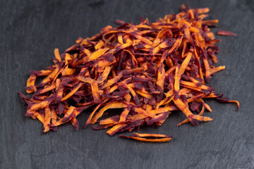 Sliced into thin slices of red-orange carrots in the kitchen