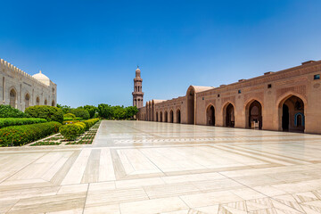 Fototapeta na wymiar Courtyard of Sultan Qaboos grand Mosque, Muscat, Oman.