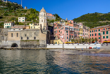 Der Hafen von Vernazza, Italienische Riviera, Cinque Terre, Ligurien, Italien