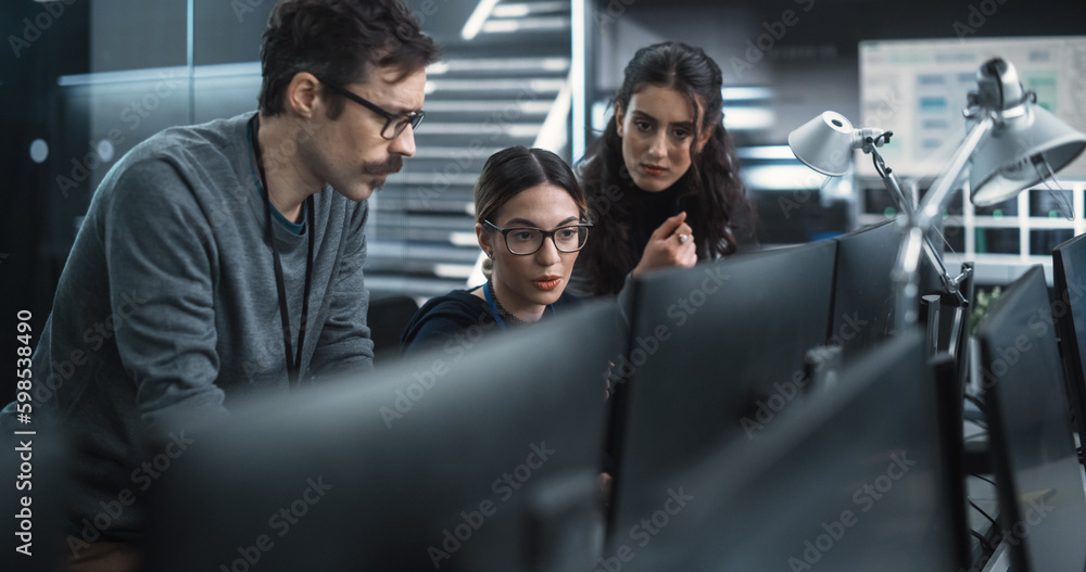 Aufkleber Team of Three Multiethnic Diverse Software Developers Talk, Discuss an AI Project. Stylish Young Specialists Work on Digital E-Commerce Startup Business