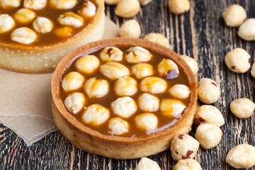 round tartlet with salted caramel and roasted hazelnuts
