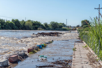 Flooded Orange River flowing over Eendrag bridge at Kononeiland