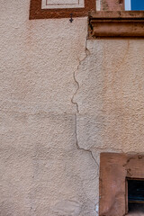 Schäden an der Hauswand