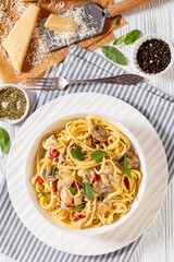 linguine Alfredo with Chicken, Mushroom in bowl