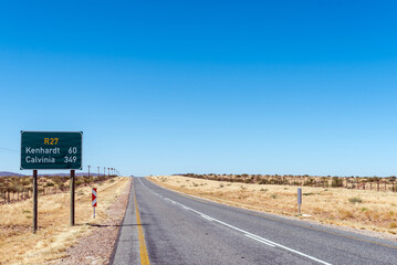 Distance sign on road R27 near Keimoes