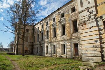 Fototapeta premium The ruins of the manor house in the Georgian estate, Tver region of Russia.