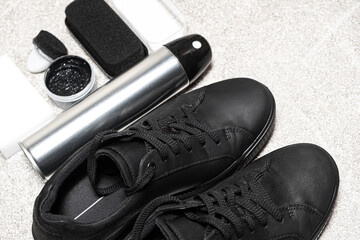 Set for cleaning black shoes from nubuck - water-repellent spray, cream paint, sponges