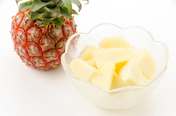 カットしたパイナップル（ピーチパイン）