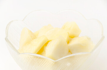 カットしたパイナップル（ピーチパイン）