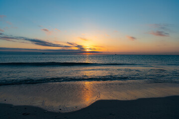 Fototapeta premium beautiful skyscape with sea water on the summer beach