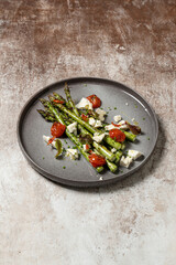 Grilled asparagus with goat cheese and tomatoes