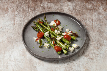 Grilled asparagus with goat cheese and tomatoes