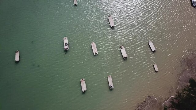 Barge ostr&eacute;icole sur l'Ile de R&eacute;