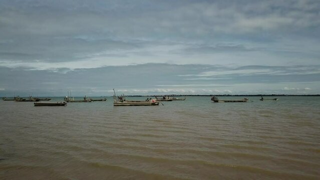 Barge ostr&eacute;icole sur l'Ile de R&eacute;