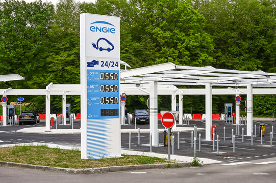 station chargement Engie voiture electrique auto