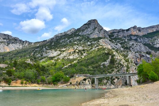 Le Lac de Sainte-Croix et le pont de Galetas (Verdon)