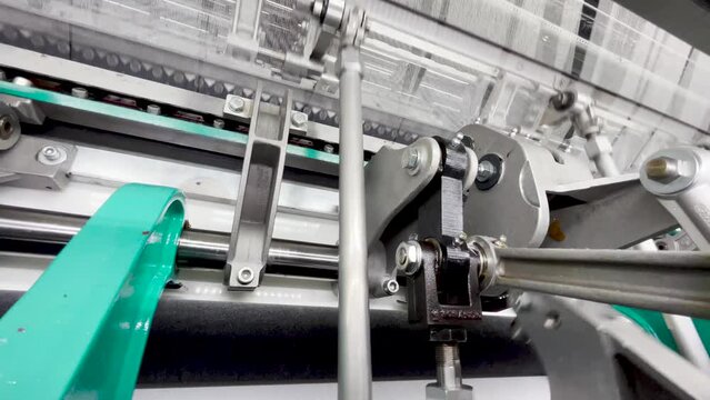 Industrial knitting machine for knitting textile fabrics