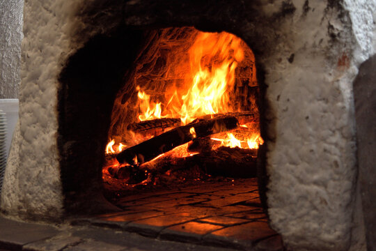 Wood-fired oven
