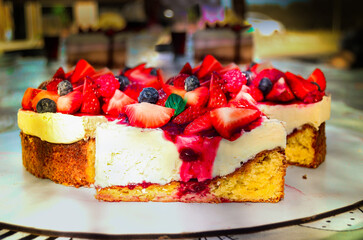 cake with strawberries