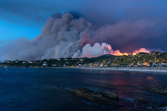 July 26, 2017 - Bormes Les Mimosas, C&ocirc;te d&rsquo;Azur, France - forest fire in the south of france