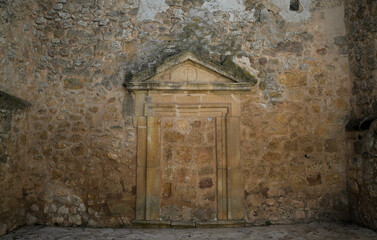 Fototapeta na wymiar old door in a wall