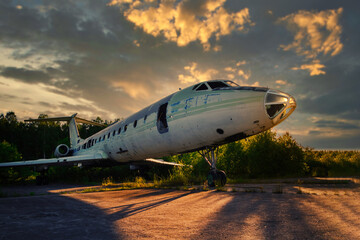 Fototapeta na wymiar Old destroyed and abandoned decommissioned passenger plane
