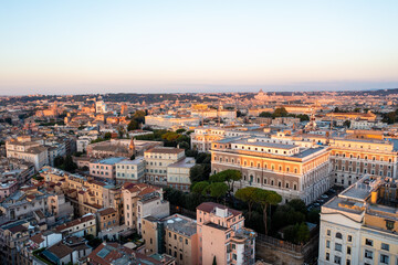 Obraz premium Aerial View of Buildings in Rome Italy at Sunrise Looking towards the Vatican