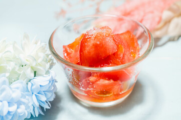 砂糖をかけたトマト