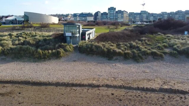 Plages du d&eacute;barquement, seconde guerre mondiale, Juno Beach, Courseulles-sur-Mer, drone, 4K