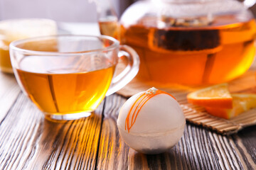 Oolong tea bomb and teapot