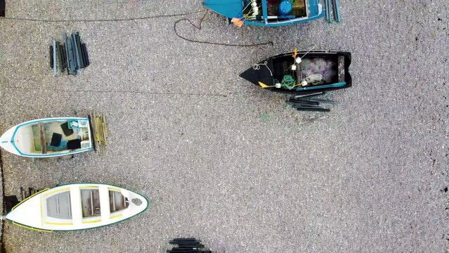Vue aérienne, drone, Bateaux et barques sur plage de galets, Normandie, Yport