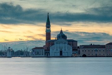 Naklejka premium Blick auf San Giorgio Maggiore von Punta della Dogana in Venedig am frühen Morgen