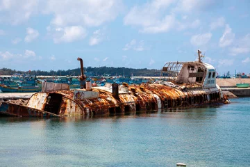 Fototapete Schiffswrack a rusty shipwreck on the beach
