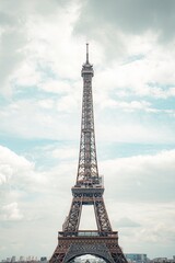 Fototapeta na wymiar eiffel tower in beautiful paris city