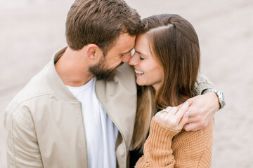 Fototapeta premium A magical moment captured: A couple gets engaged on a California beach