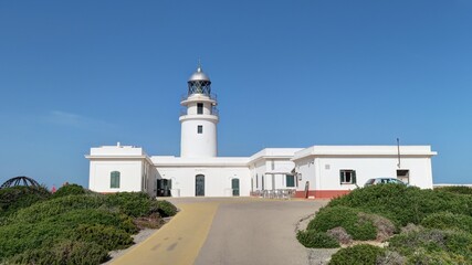 survol du phare de Cavalleria au nord de l'île de Minorque dans l'archipel des Baléares Espagne	