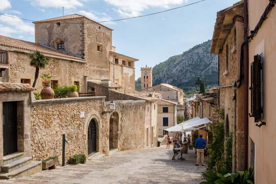 Treppe Carrer del Calvari f&uuml;hrt in 365 Stufen auf den Kalvarienberg, Pollen&ccedil;a, Mallorca, Spanien