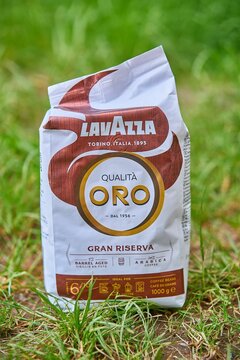Lavazza Oro coffee beans in a bag