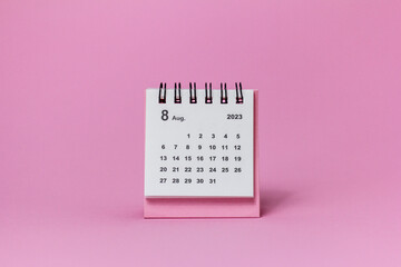 Desktop calendar for August 2023 on a pink background.Calendar for planning for the month. - obrazy, fototapety, plakaty