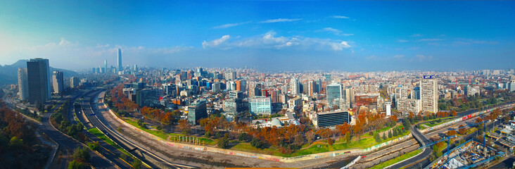 Vista de la ciudad en Providencia, Santiago de Chile - obrazy, fototapety, plakaty
