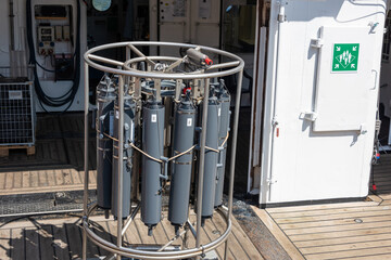 Kiel, Deutschland, April 2023 Symbolbild ein Gerät zur Erlangung von Wasserproben im Meerwasser an Deck des Forschungsschiffes Alcor von Geomar in Kiel