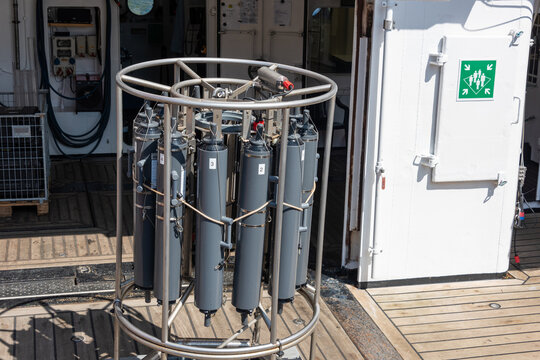 Kiel, Deutschland, April 2023 Symbolbild ein Ger&auml;t zur Erlangung von Wasserproben im Meerwasser an Deck des Forschungsschiffes Alcor von Geomar in Kiel