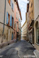 Fototapeta na wymiar Dans les rues de Romans-sur-Isère