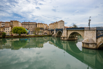La ville de Romans-sur-Isère au bort de l'Isère